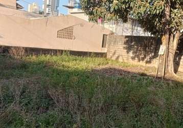 Excelente terreno à venda no centro de balneário camboriú! plano, frente para a rua!