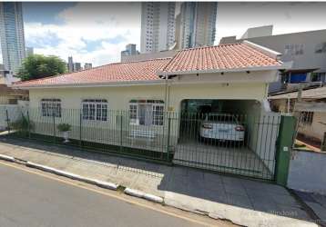 2 casas à venda no centro de balneário camboriú! piscina privativa!