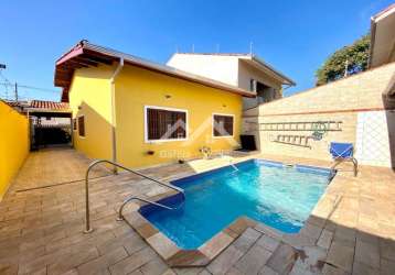 Casa com piscina em peruíbe