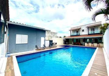 Sobrado com piscina lado praia em peruíbe