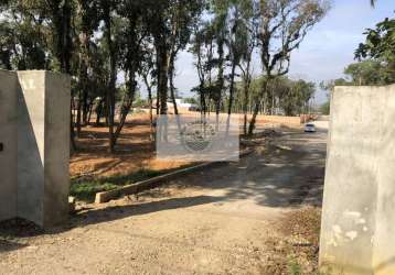 Terreno em condomínio fechado em pirabeiraba com 9.000 m², frente para o asfalto, aceita permuta