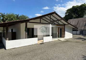 Sítio com 3.513 m², casa com 2 quartos, amplo rancho, frente para o asfalto