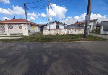 Casa residencial com 2 quartos, sala, cozinha e banheiro.