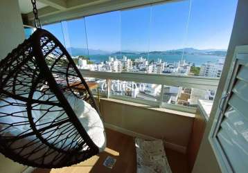 Cobertura com vista permanente para o mar localizada no bairro abraão.