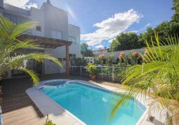 Casa de alto padrão: 3 dormitórios, 190 m², piscina aquecida