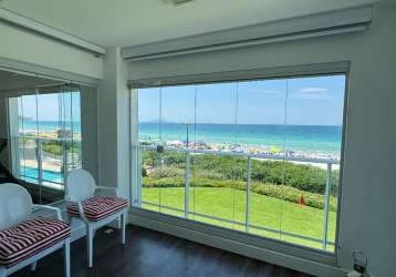 Apartamento finamente decorado na praia dos ingleses, pé na areia, vista mar.