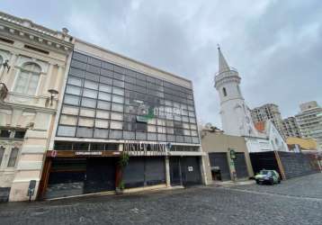 Sala no largo da ordem em frente ao chafariz