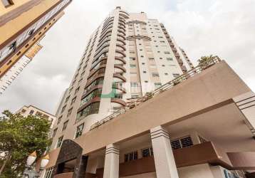 Apartamento com 296m2 útil no água verde