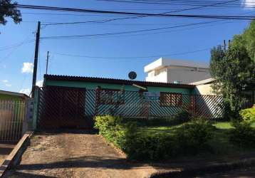 Casa c/ uma suíte e dois quartos no jd clarito