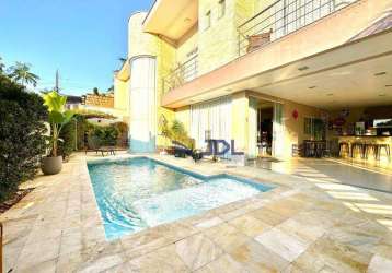 Linda casa com piscina e 3 suítes !!