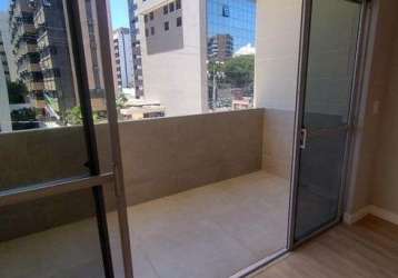 Apartamento à um quadra da praia, com 3/4, com 145 mts.