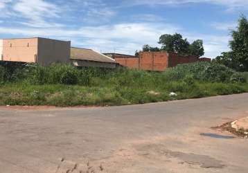 Terreno de esquina - a 3 minutos do aeroporto