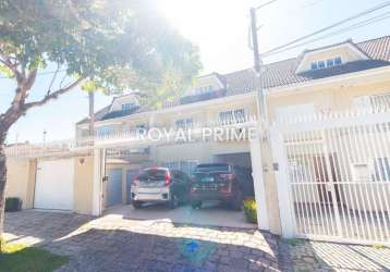 Sobrado triplex de rua com quintal, ático e 3 dormitórios à venda, 185 m² por r$ 990.000 - mercês - curitiba/pr