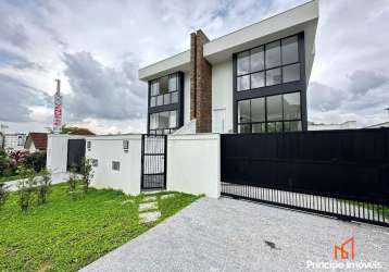 Casa com 03 dormitórios no américa em joinville