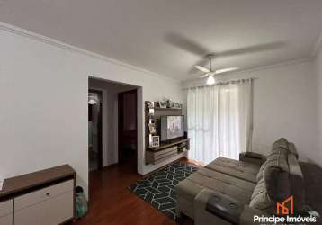 Apartamento com 02 dormitórios no glória