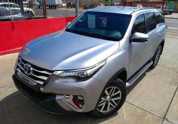 TOYOTA HILUX SW4