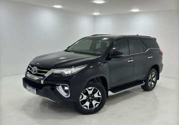 TOYOTA HILUX SW4