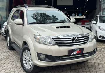 TOYOTA HILUX SW4