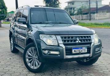 MITSUBISHI PAJERO FULL