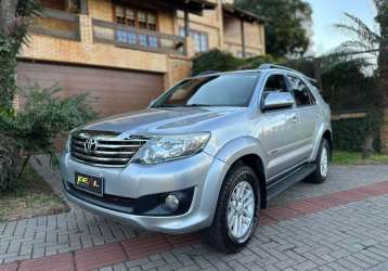 TOYOTA HILUX SW4