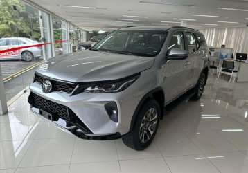 TOYOTA HILUX SW4