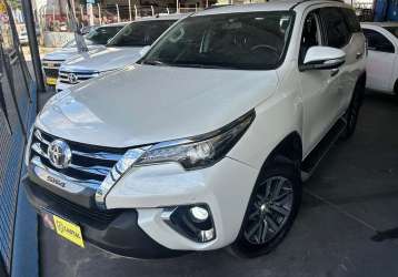 TOYOTA HILUX SW4