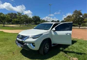 TOYOTA HILUX SW4