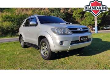 TOYOTA HILUX SW4