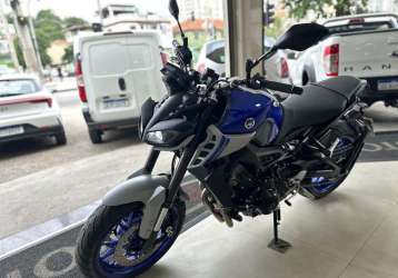 YAMAHA MT-09