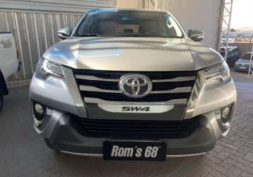 TOYOTA HILUX SW4