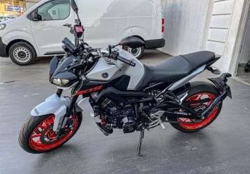 YAMAHA MT-09