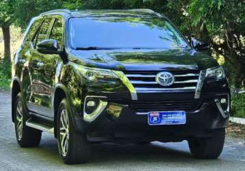 TOYOTA HILUX SW4