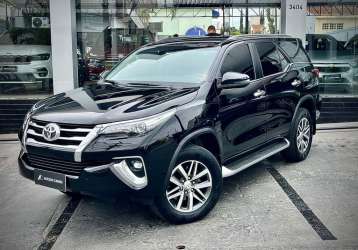 TOYOTA HILUX SW4