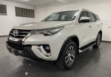 TOYOTA HILUX SW4