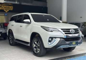 TOYOTA HILUX SW4