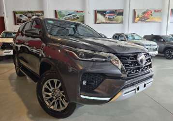 TOYOTA HILUX SW4