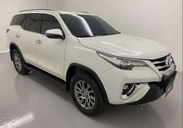 TOYOTA HILUX SW4