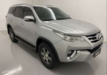 TOYOTA HILUX SW4