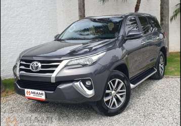 TOYOTA HILUX SW4