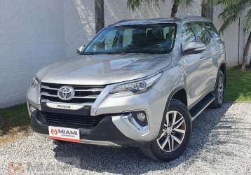 TOYOTA HILUX SW4