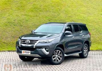 TOYOTA HILUX SW4