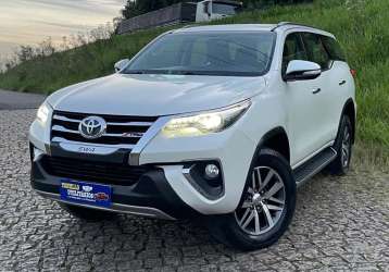 TOYOTA HILUX SW4