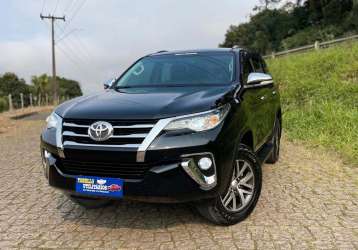 TOYOTA HILUX SW4