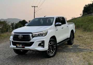 TOYOTA HILUX SW4