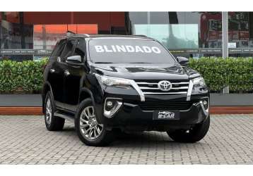 TOYOTA HILUX SW4