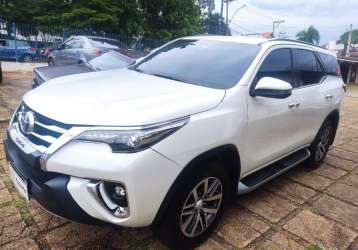 TOYOTA HILUX SW4