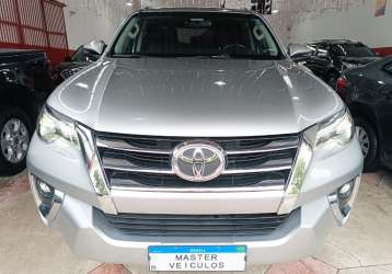 TOYOTA HILUX SW4