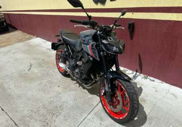 YAMAHA MT-09