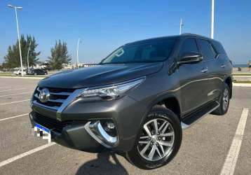 TOYOTA HILUX SW4