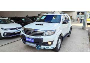 TOYOTA HILUX SW4